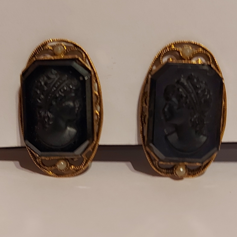 Gold-Tone Black Cameo Oval Earrings - Unbranded